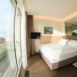 Apartment Juistblick 3 – Helles Schlafzimmer mit Balkon und Meerblick für Langzeitaufenthalte