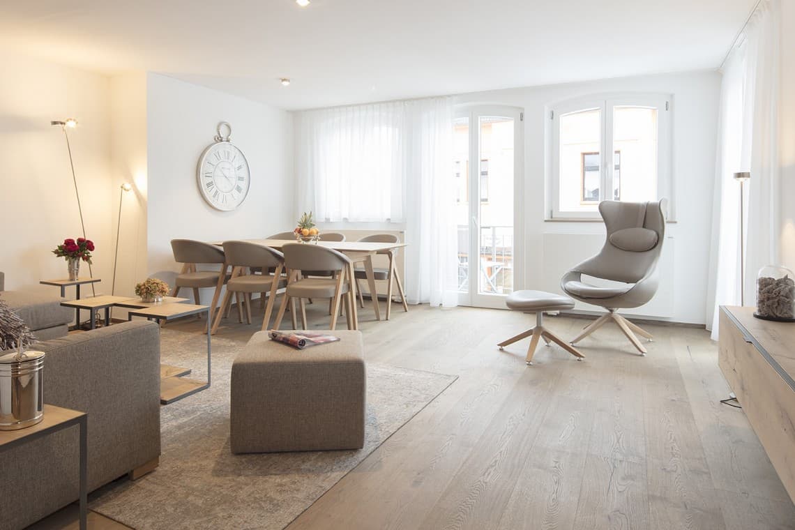 Hummer 1 OG Livingroom mit Balkon Gästehaus MeerBlickD21